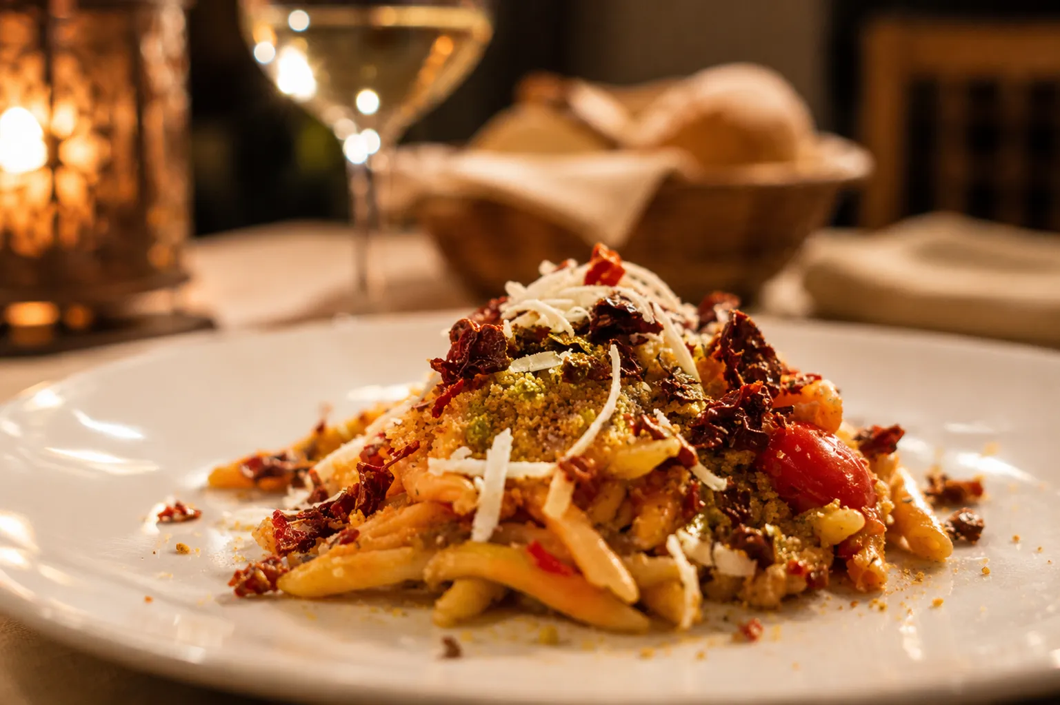 The "rabatanese": fusilli, crusco pepper and salted ricotta